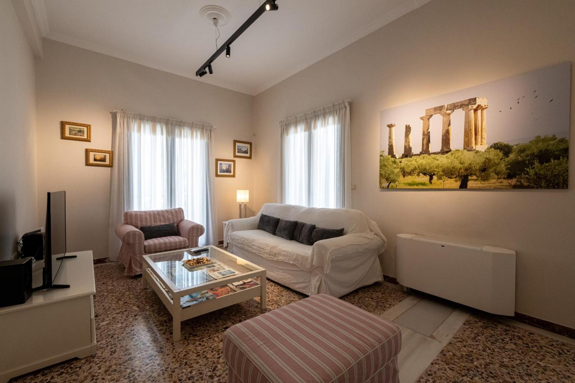 Angelinas Quarters - Kalamata Mediterranean Villas Экстерьер фото