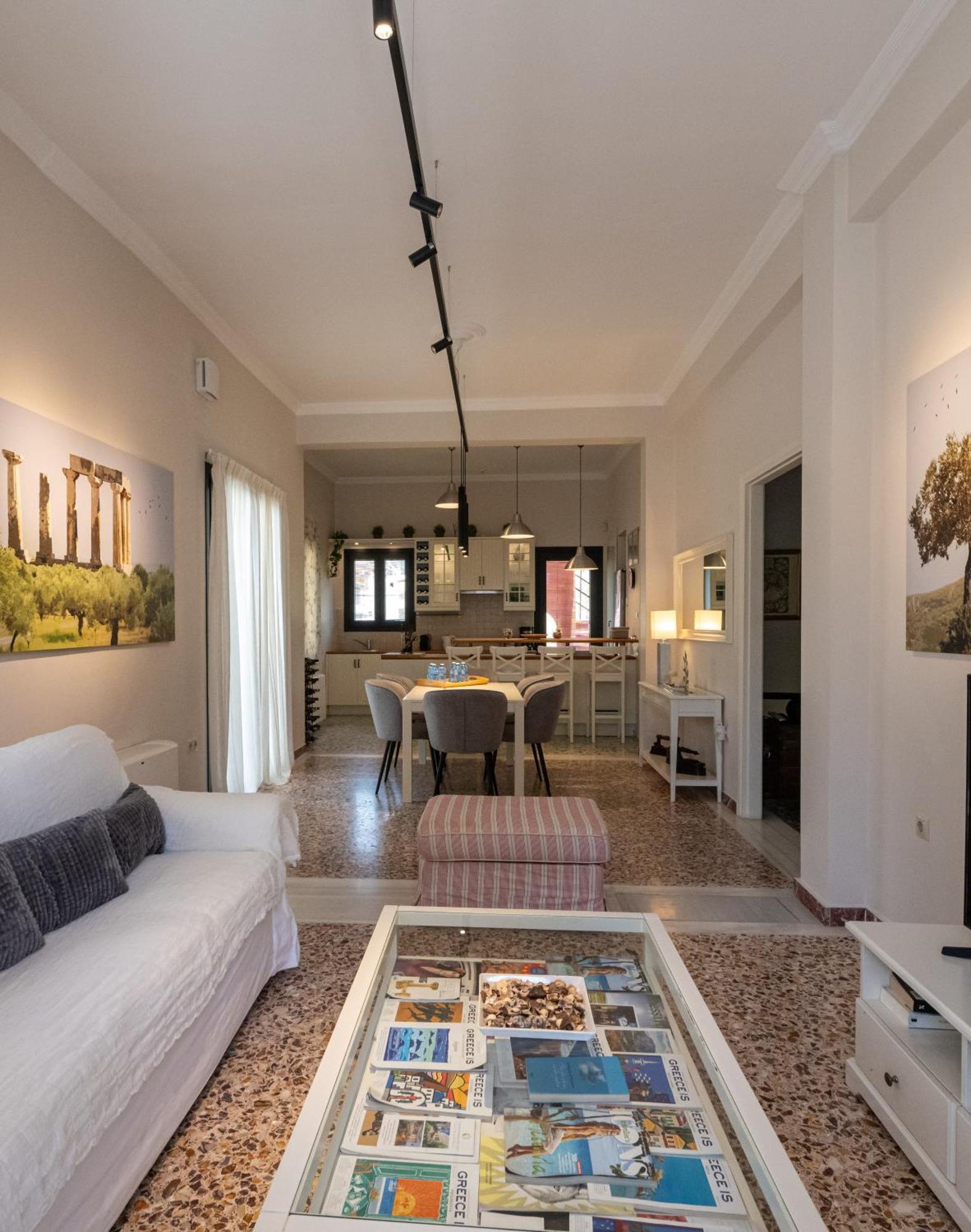 Angelinas Quarters - Kalamata Mediterranean Villas Экстерьер фото